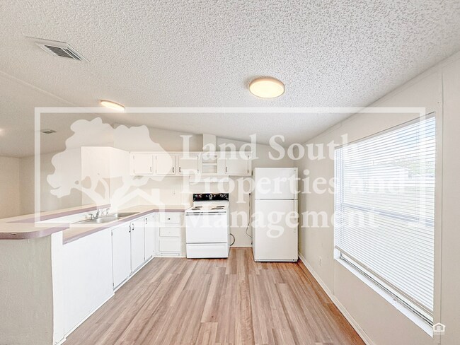 Foto del edificio - 4325 Upper Meadow Ridge Ave