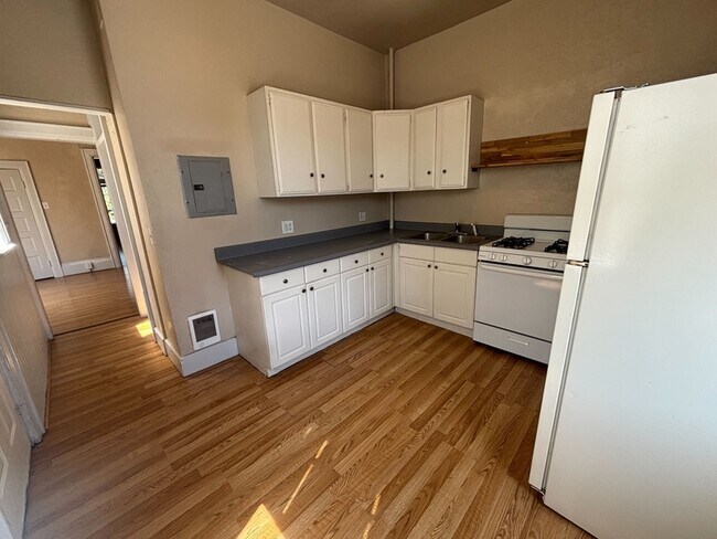 Building Photo - 512-514-514 E 500 S