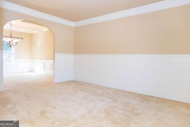 Building Photo - 661 Warwick Dr