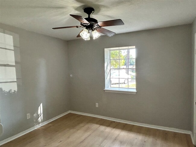 Building Photo - 607 La Riviera Cir