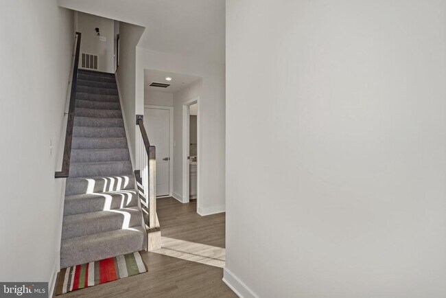 Foto del edificio - 734 Watts St