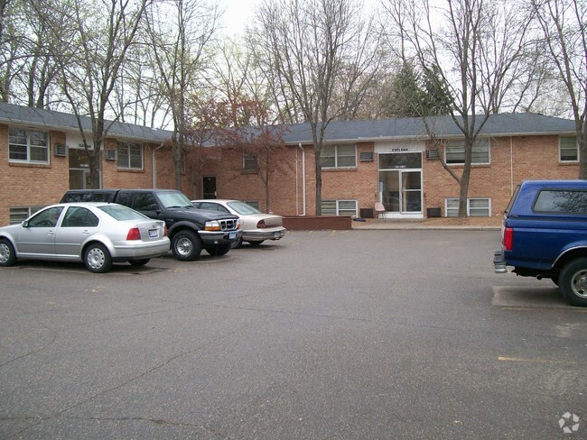 Building Photo - 2301 Oak St