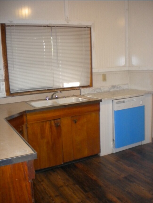 Building Photo - 413 Forest Ave