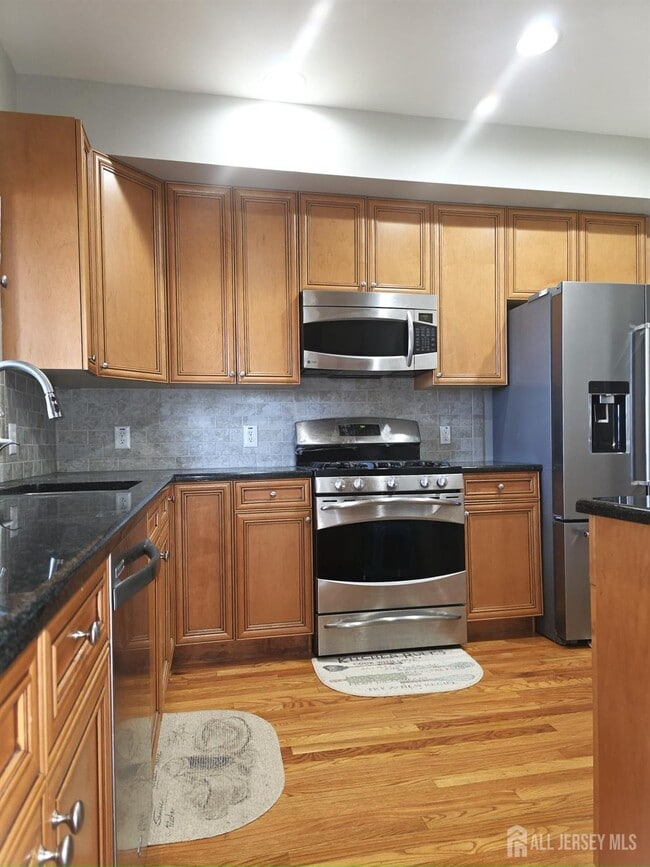 Building Photo - 142 Conover Terrace