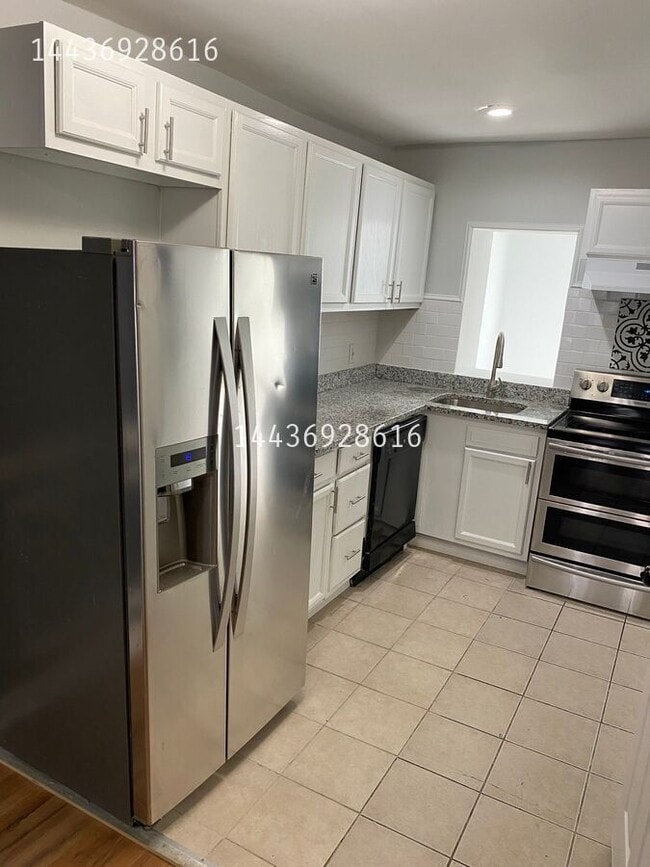 Building Photo - 1127 Sargeant St