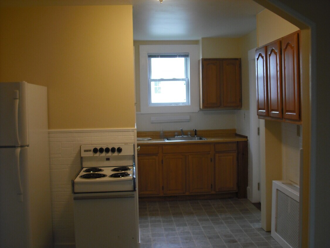 kitchen - 7 Maple Ave