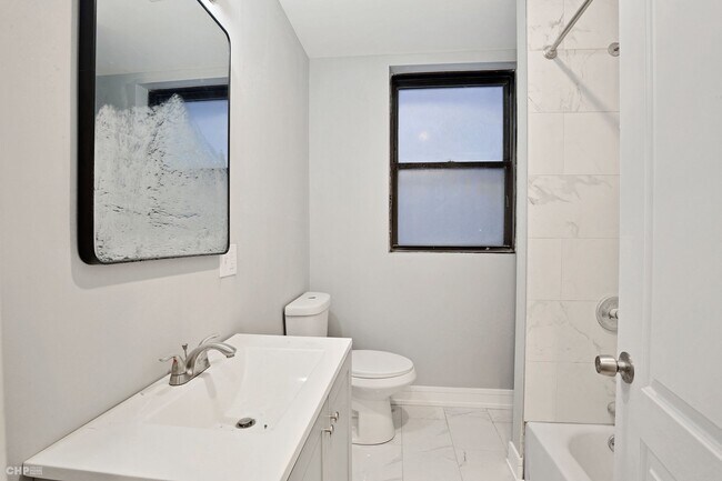 Building Photo - 4357 S King Dr