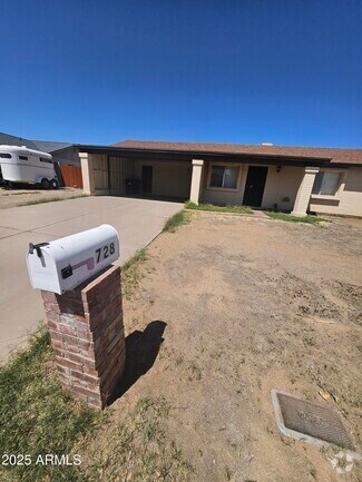 Building Photo - 728 W Bluefield Ave