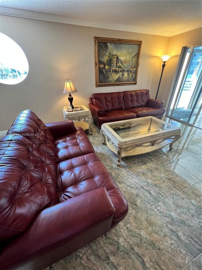 Foto del edificio - 17801 N Bay Rd