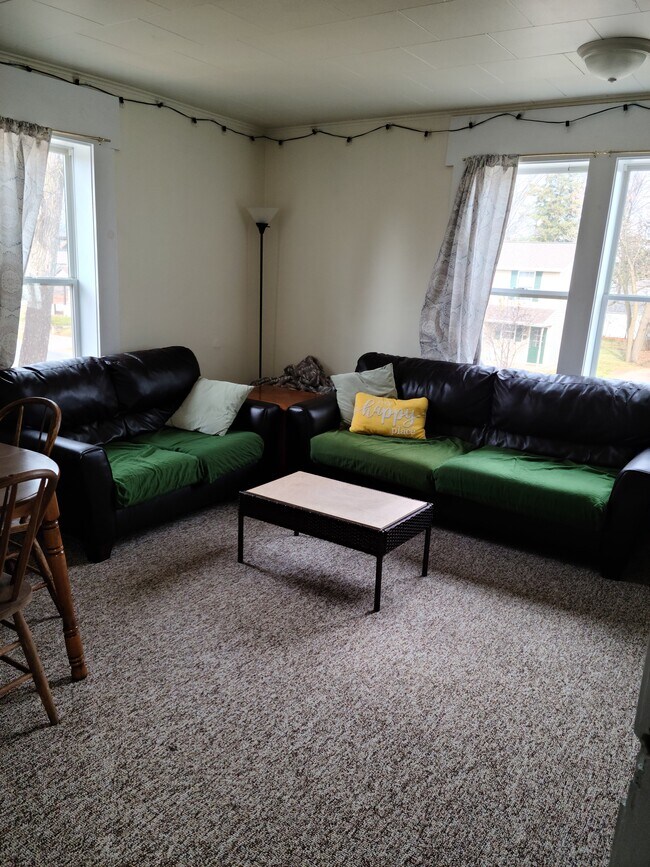 Sala de estar - 1741 College Ave