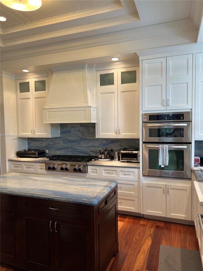 Foto del edificio - 475 Hampton Ln