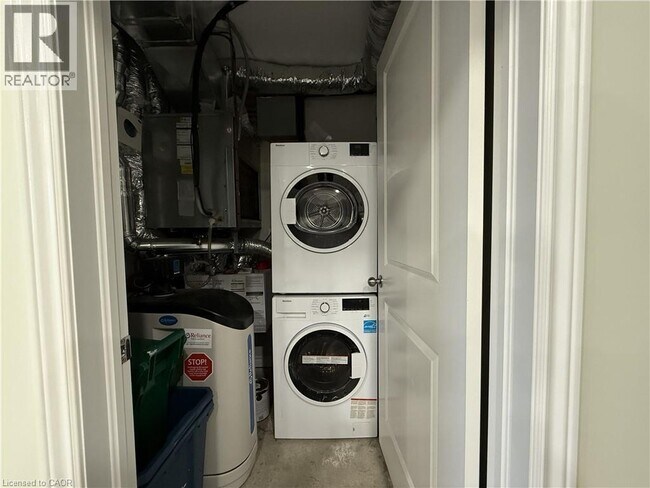 Photo du bâtiment - 289 Chapel Hill Dr