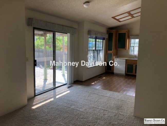 Building Photo - 869 Maria Dr