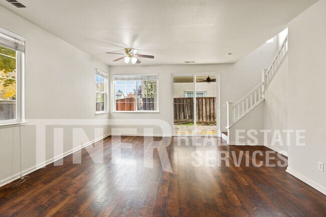 Foto del edificio - 5 Mantauk Point Pl