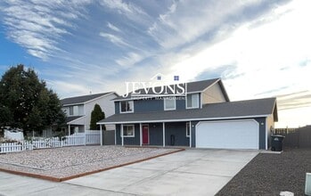 Building Photo - 1516 Husky Dr