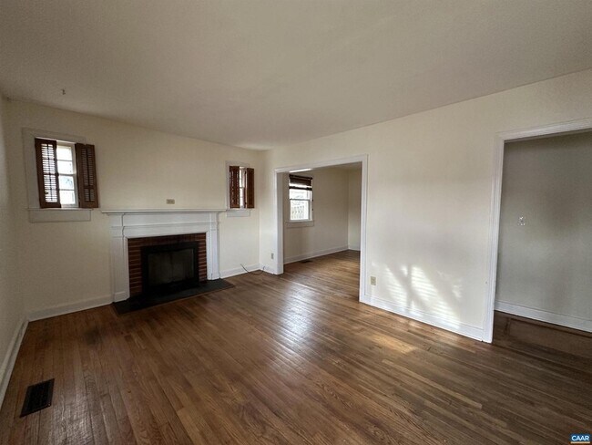 Foto del edificio - 1321 Willow Dr