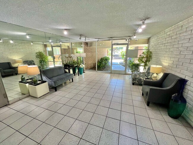 Foto del edificio - Modern 2 bedroom Gem Close to the Beach