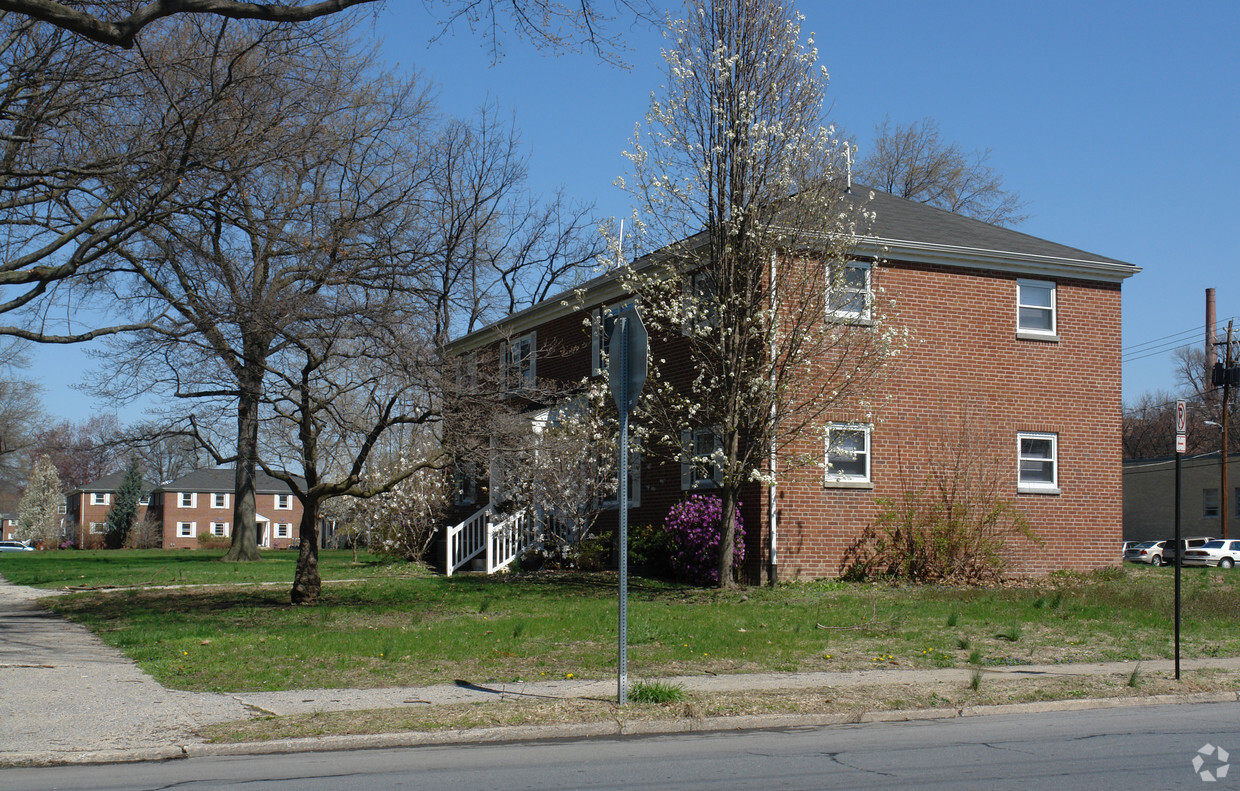 Foto del edificio - Riverfront Park Apartments