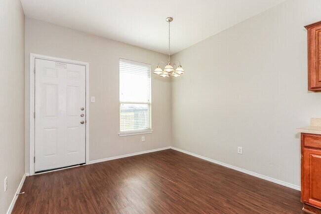 Foto del edificio - 5929 Misty Breeze Dr