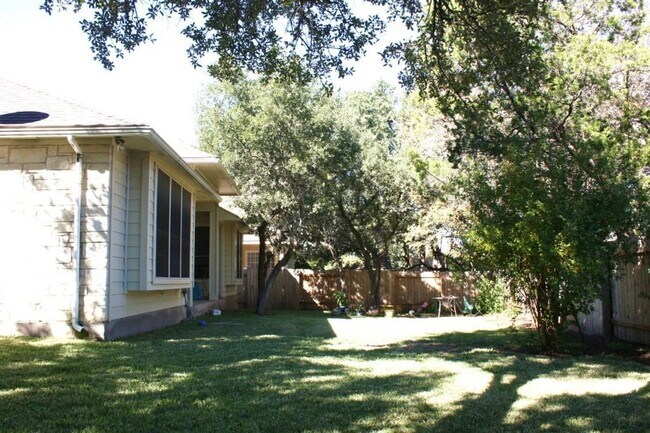 Building Photo - 200 Sutterville Cove