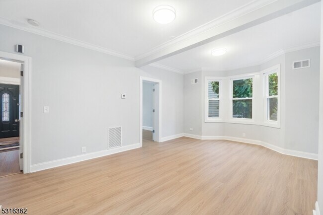 Building Photo - 84 Willet St