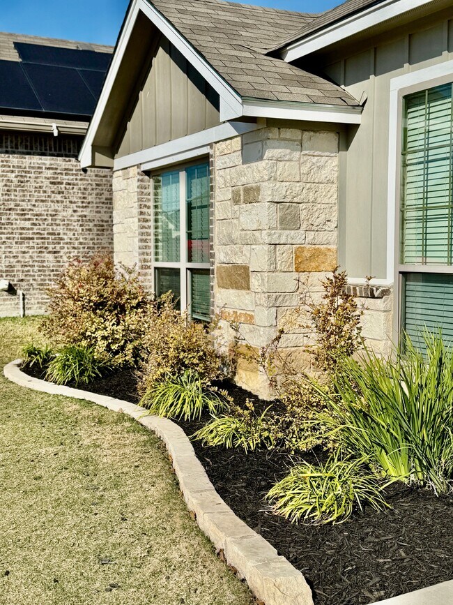 Foto del edificio - 7308 Rosado Dr