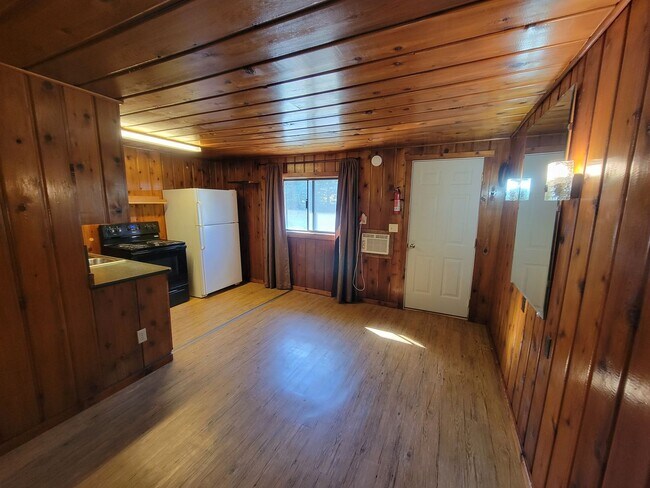 Building Photo - Lakeview Apartments