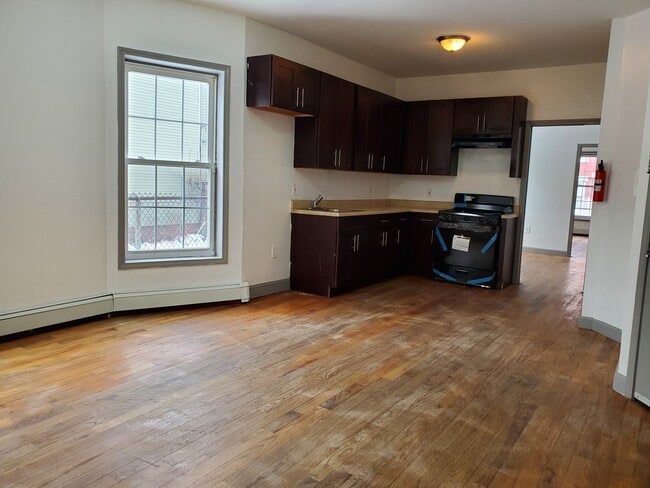 Building Photo - 617 Bramhall Ave