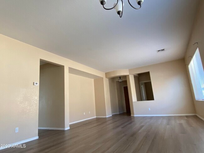 Building Photo - 517 S 115th Dr