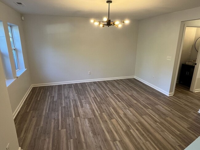 Building Photo - Refreshed 3 Bedroom End Unit Townhome near...
