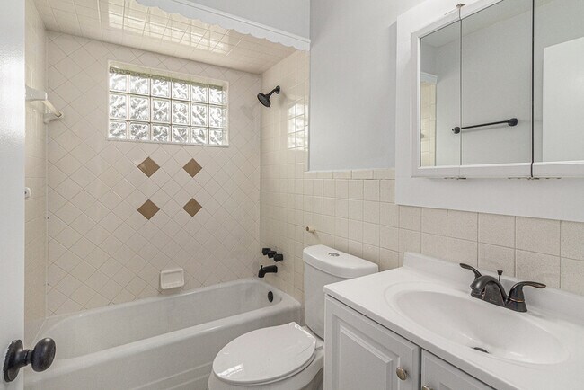 Foto del edificio - 24310 Rosemarie Ave