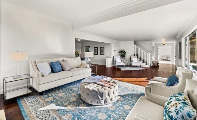 Building Photo - Classic Hope Ranch