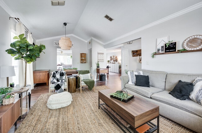 living room - 601 Hardin Shire Dr House