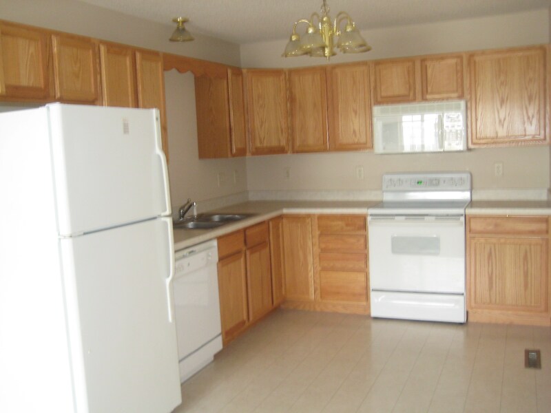 Primary Photo - 1613 County Rd D E