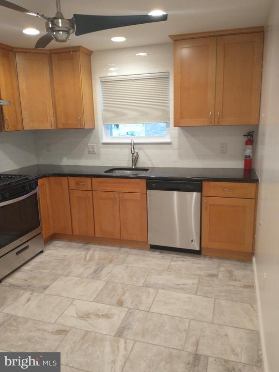 Foto del edificio - 1529 W Porter St
