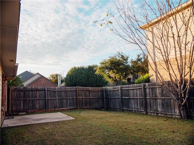 Foto del edificio - 5401 Chinkapin ln