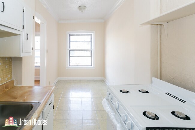 Foto del edificio - 2244 W Wilson Ave