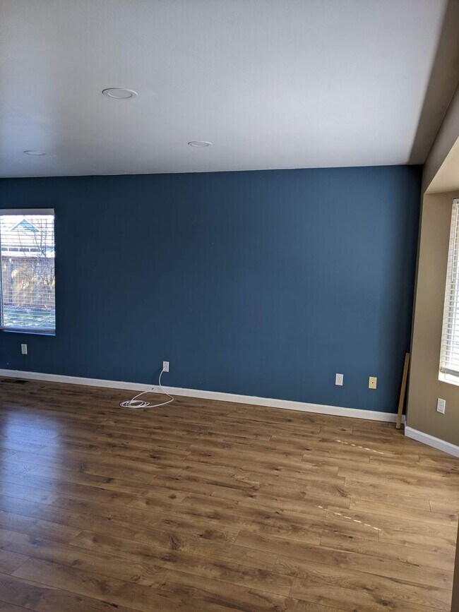 Building Photo - Large West Eugene 4 Bedroom Home