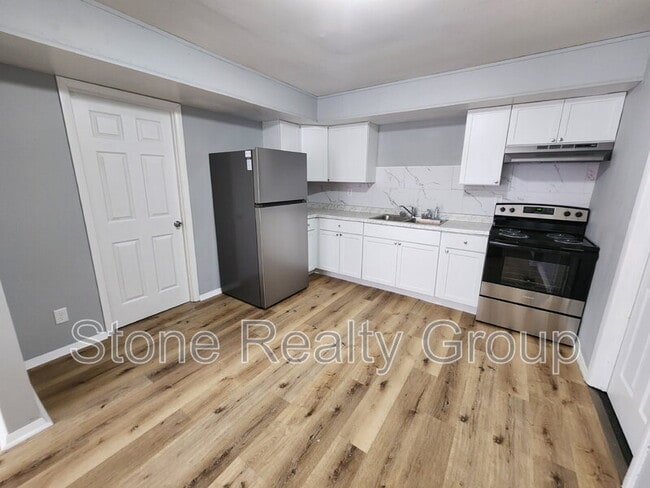 Building Photo - 2105 Berne Ave