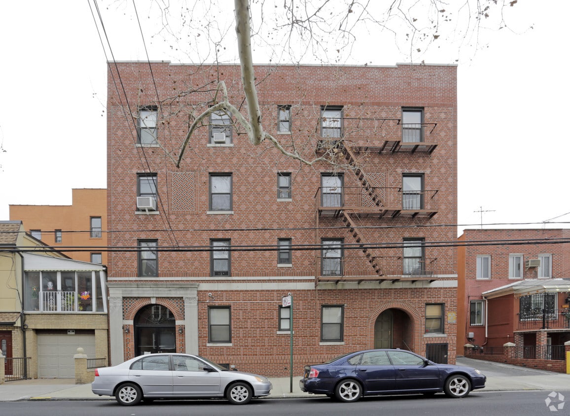 Building Photo - 2357 33rd St