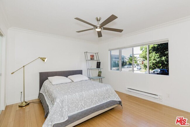 Foto del edificio - 1154 S Barrington Ave