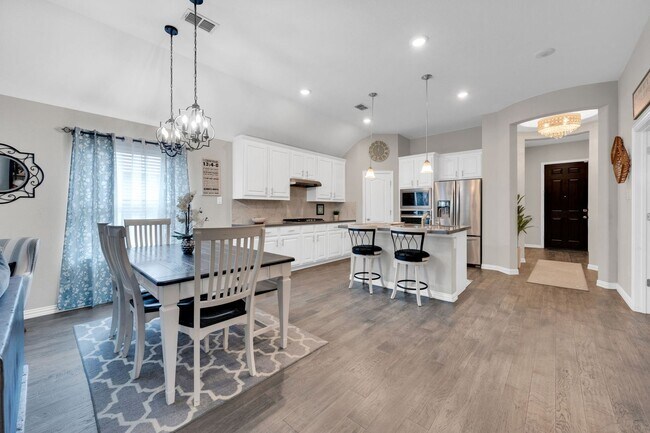 Foto del edificio - Beautifully Designed Ranch-Style Home in Prime Midlothian Location!