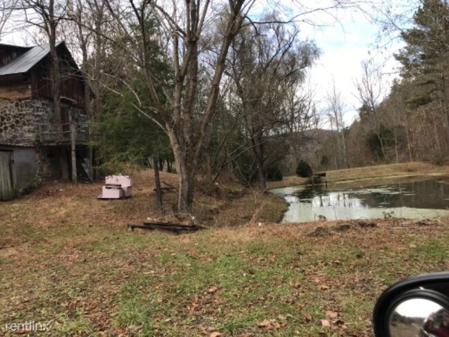 Building Photo - 3 br, 1 bath House - 170 Davis Rd