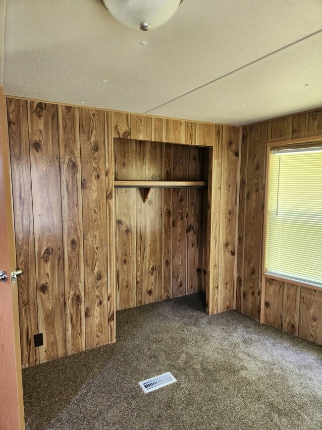 Building Photo - 1020 Aaron Ln