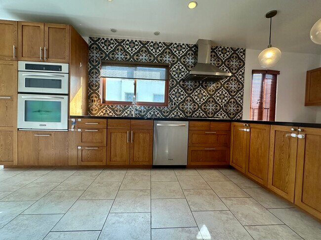 Cocina renovada - 1160 S Crescent Heights Blvd