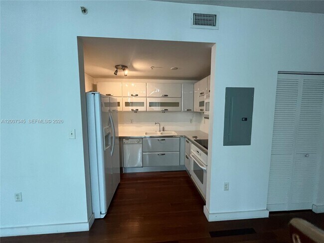 Building Photo - 6580 Indian Creek Dr