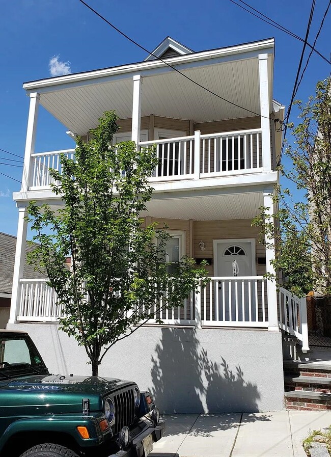Building Photo - 640 36th St