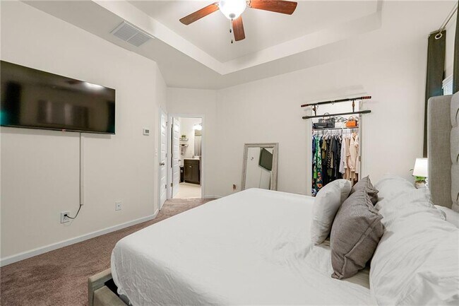 Building Photo - 3295 Estes Dr