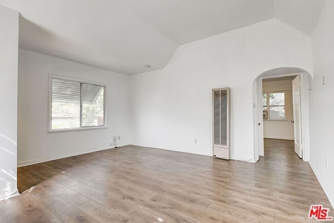 Foto del edificio - 288 S Coronado St