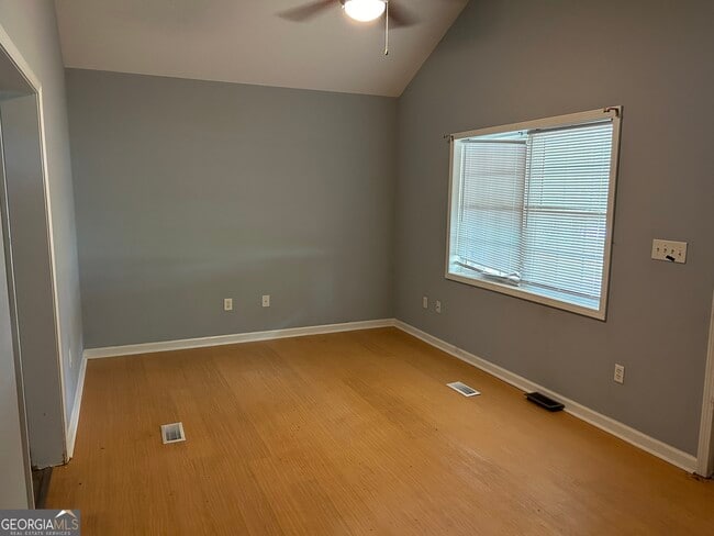 Building Photo - 355 Tall Tree Rd